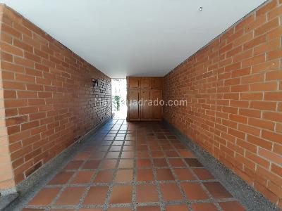 Casa de 3 alcobas en arriendo en Los Balsos 1, Medellín, 273 m² · foto 12 de 15