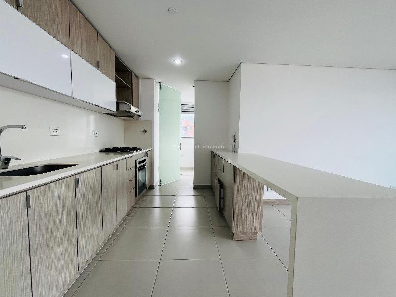 3BR Apartment in Loma Del Escobero (140 m²) - 3