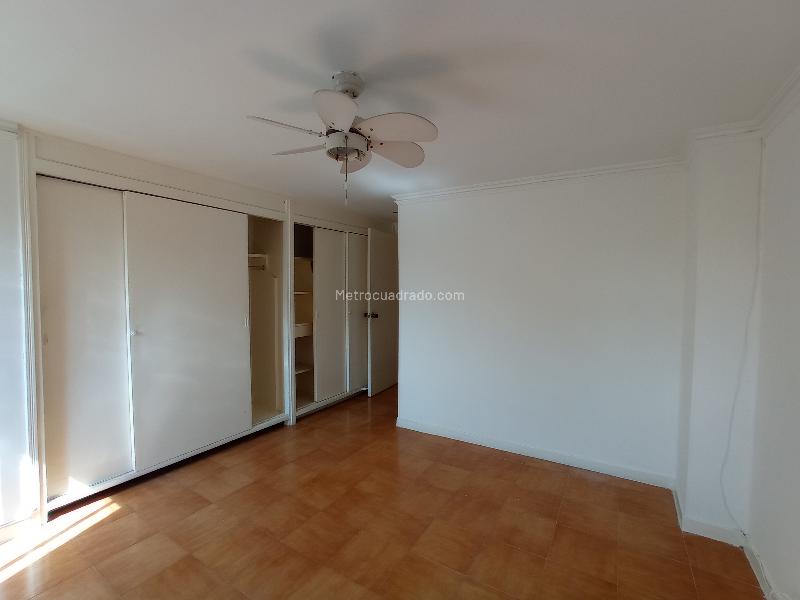 Amplio Apartamento de 5 Alcobas en Suramericana - 4