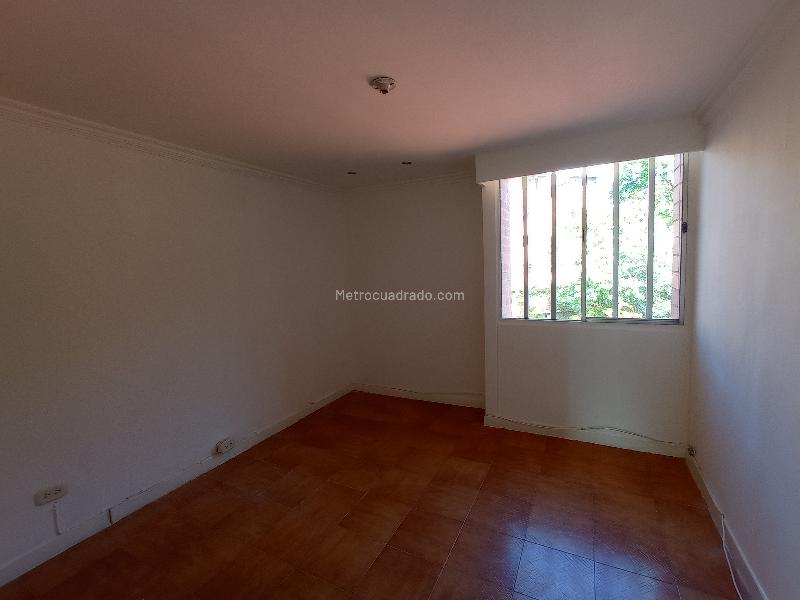 Amplio Apartamento de 5 Alcobas en Suramericana - 7