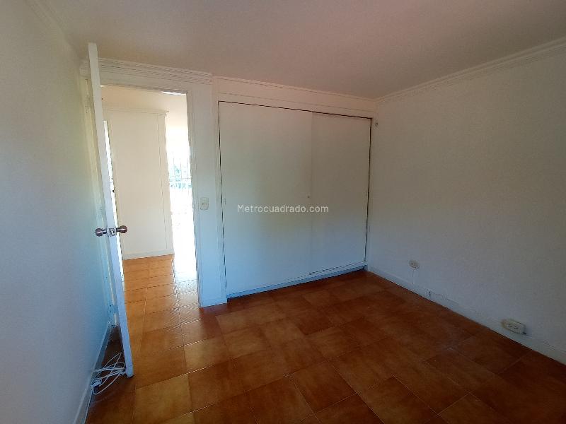 Amplio Apartamento de 5 Alcobas en Suramericana - 8