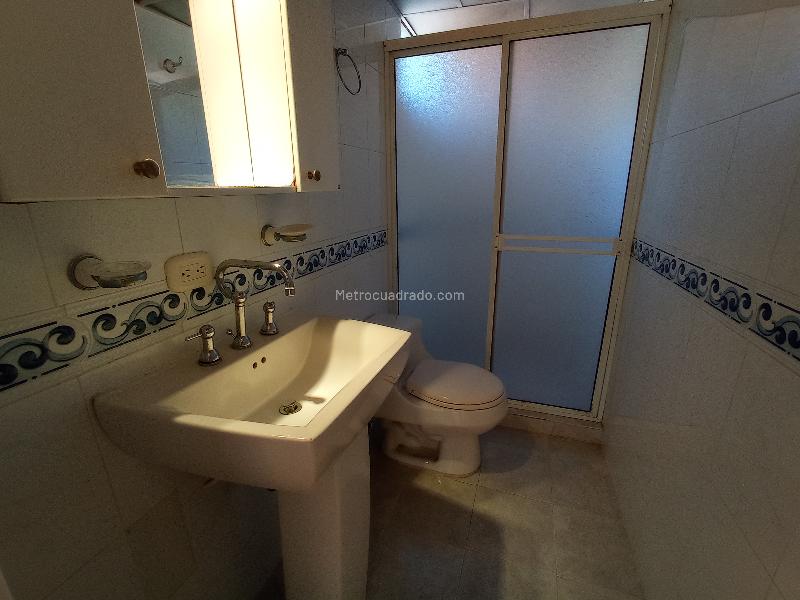 Amplio Apartamento de 5 Alcobas en Suramericana - 9