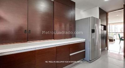 Apartamento de 3 alcobas en arriendo en Loma De Los Parra, Medellín, 178 m² · foto 2 de 14