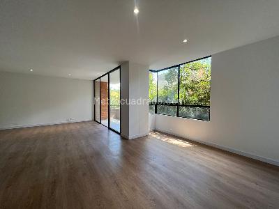 Apartamento de 3 alcobas en arriendo en Loma De Los Parra, Medellín, 171 m² · foto 2 de 13