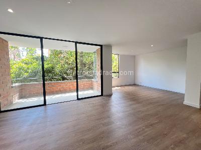 Apartamento de 3 alcobas en arriendo en Loma De Los Parra, Medellín, 171 m² · foto 3 de 13