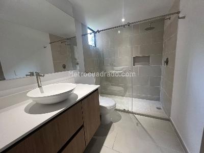Apartamento de 3 alcobas en arriendo en Loma De Los Parra, Medellín, 171 m² · foto 9 de 13