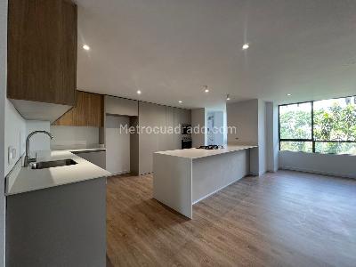 Apartamento de 3 alcobas en arriendo en Loma De Los Parra, Medellín, 171 m² · foto 10 de 13