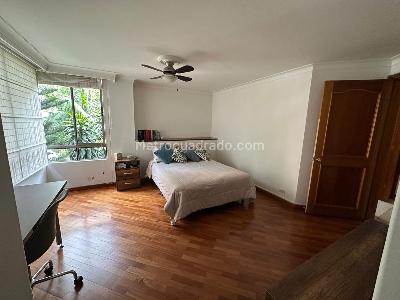 Apartamento de 3 alcobas en venta en El Tesoro, Medellín, 165 m² · foto 8 de 11