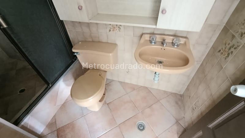 Casa Amplia en Rosales, Sector Tranquilo - 4