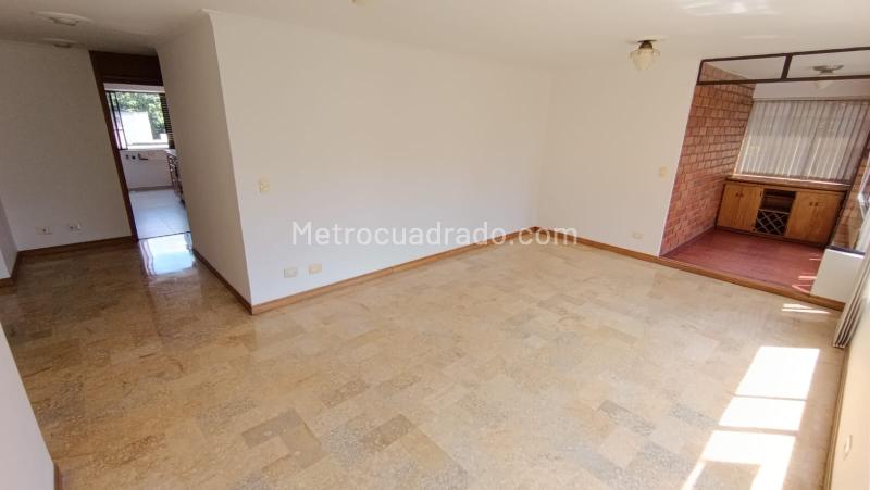Spacious 3BR Apartment in Quiet Area of Las Lomas 1 - 3