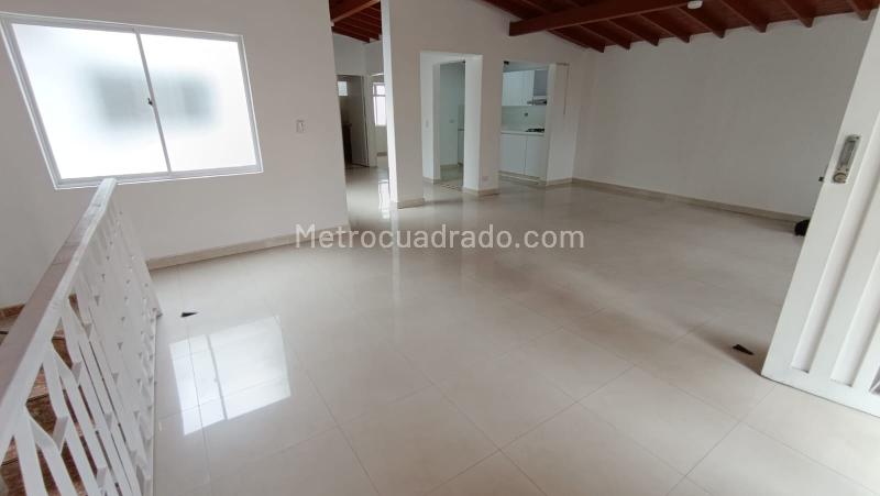 Spacious 5BR House in Miravalle - 2