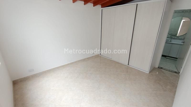 Spacious 5BR House in Miravalle - 5