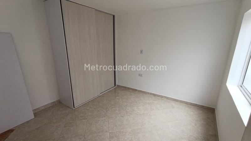 Spacious 5BR House in Miravalle - 6