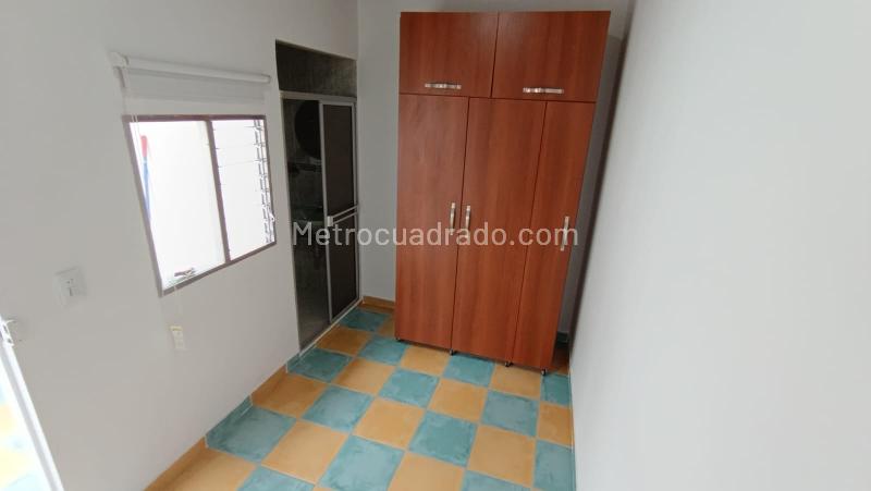 Spacious 5BR House in Miravalle - 9