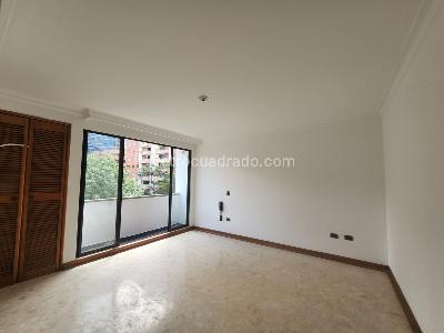 Apartamento de 3 alcobas en arriendo en Castropol, Medellín, 130 m² · foto 2 de 14