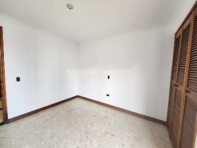 Apartamento de 3 alcobas en arriendo en Castropol, Medellín, 130 m² · foto 4 de 14