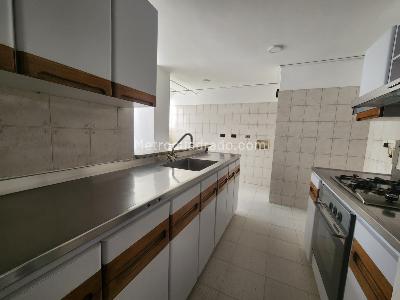 Apartamento de 3 alcobas en arriendo en Castropol, Medellín, 130 m² · foto 11 de 14