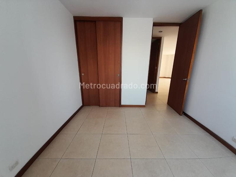 Well-Maintained 3BR Apartment in La Calera - 9