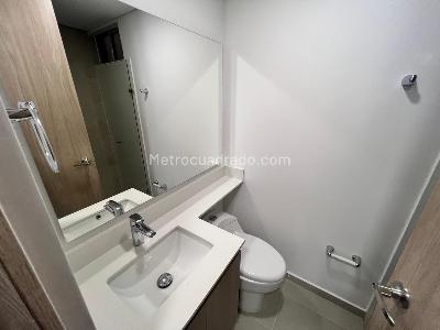 Apartamento de 3 alcobas en arriendo en Loma De San Jose, Sabaneta, 70 m² · foto 2 de 9