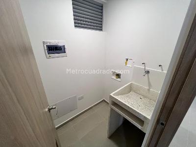 Apartamento de 3 alcobas en arriendo en Loma De San Jose, Sabaneta, 70 m² · foto 8 de 9
