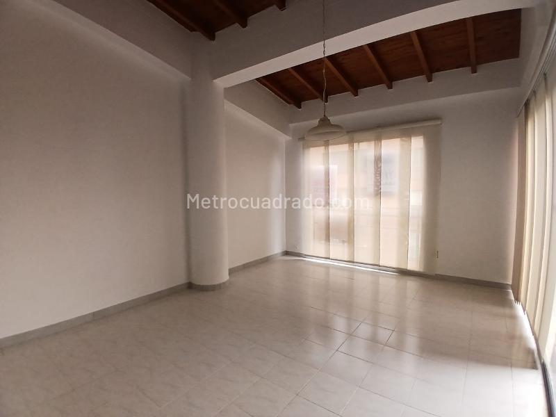 Penthouse con Luz Natural en Los Balsos 2 - 3