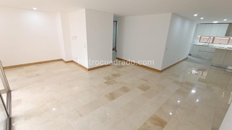 Apartamento Amplio de 2 Alcobas con Servicios Modernos en Los Parra - 2