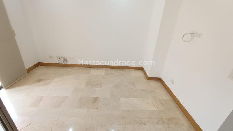Apartamento Amplio de 2 Alcobas con Servicios Modernos en Los Parra - 5