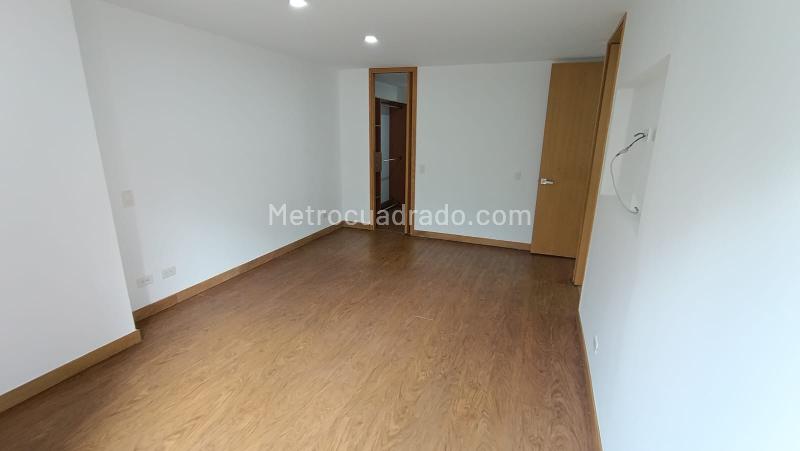 Apartamento Amplio de 2 Alcobas con Servicios Modernos en Los Parra - 8