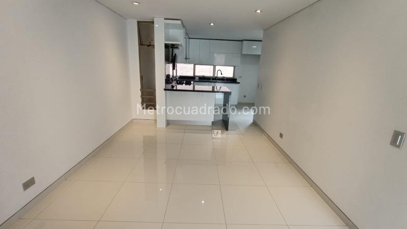 Bright 3BR Apartment with Modern Finishes in Loma De Los Parra - 3