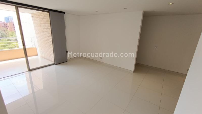 Bright 3BR Apartment with Modern Finishes in Loma De Los Parra - 4