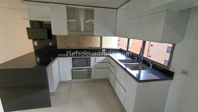 Bright 3BR Apartment with Modern Finishes in Loma De Los Parra - 7