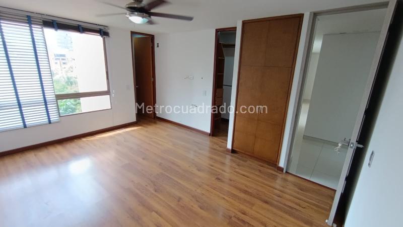 Bright 3BR Apartment with Modern Finishes in Loma De Los Parra - 8