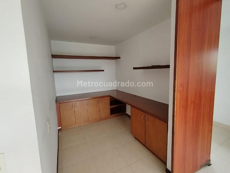 Bright 2BR Apartment in Patio Bonito - 3