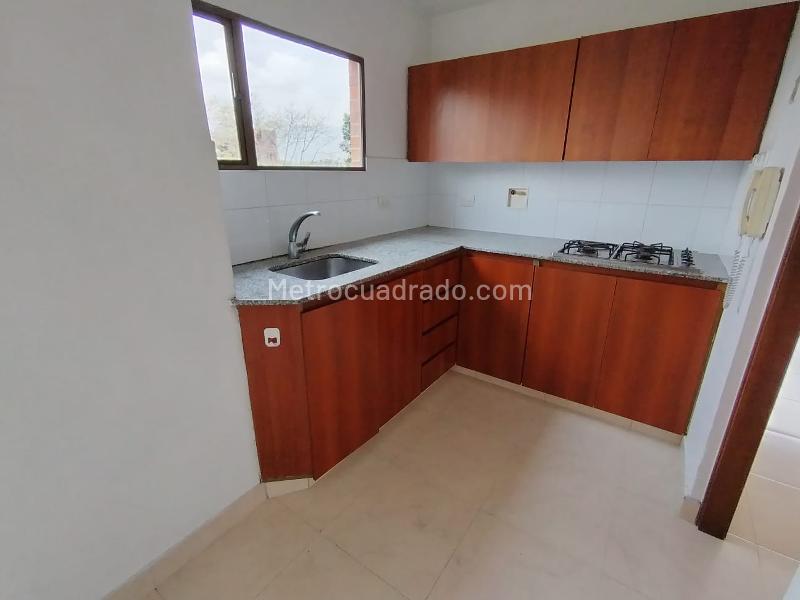 Bright 2BR Apartment in Patio Bonito - 4