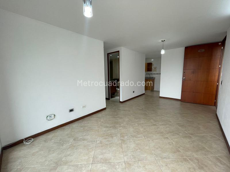Apartamento de 3 alcobas en Loma de los Parra, Medellín - 2
