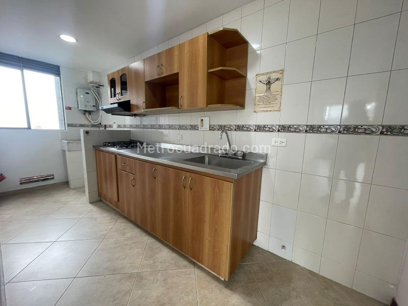 Apartamento de 3 alcobas en Loma de los Parra, Medellín - 4