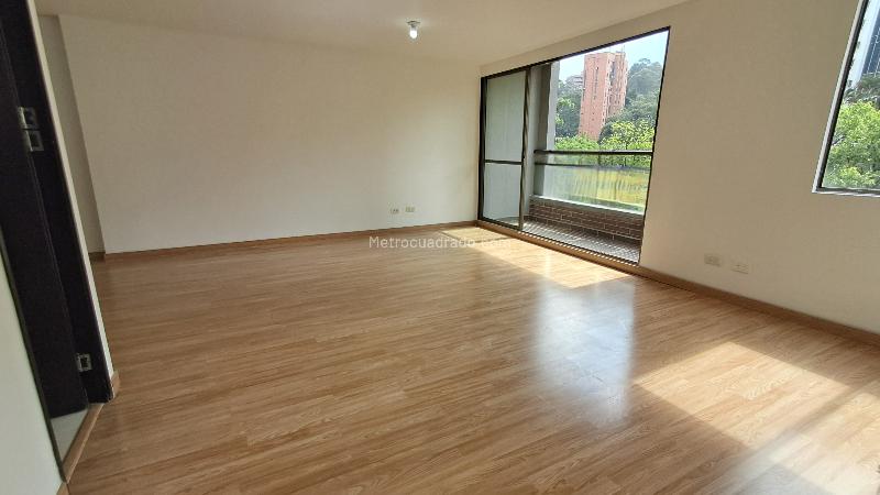 Apartamento Estiloso de 2 Alcobas en Loma Los González - 9