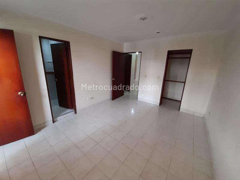 Spacious 4BR Apartment in La Palma - 9