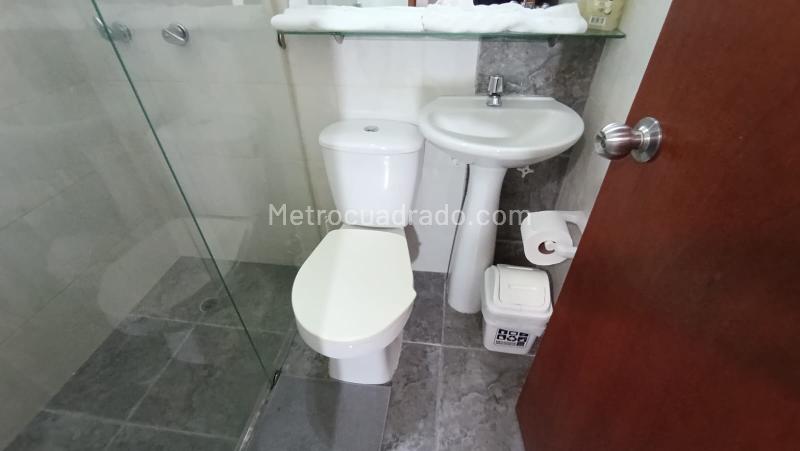 Spacious 2BR Apartment in Central Location - 8