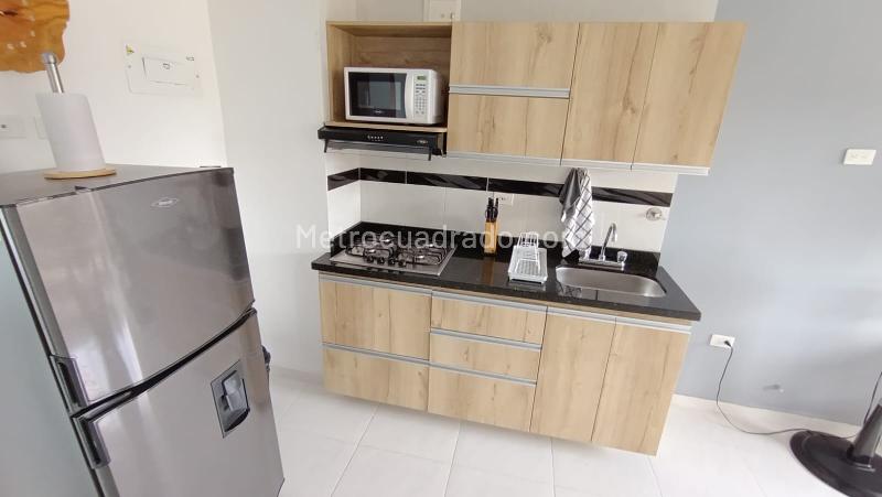 Apartamento Amplio de 2 Alcobas en Ubicación Central - 4