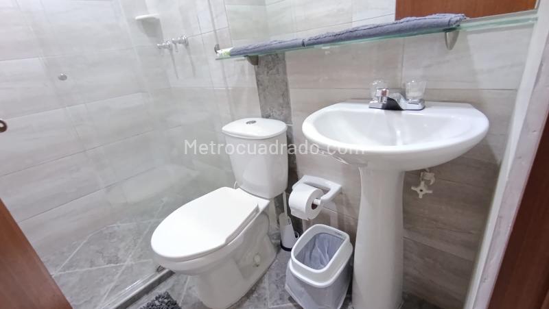 Apartamento Amplio de 2 Alcobas en Ubicación Central - 8