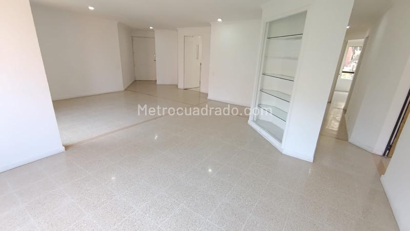 Spacious 4BR Apartment with Natural Light in El Tesoro - 2