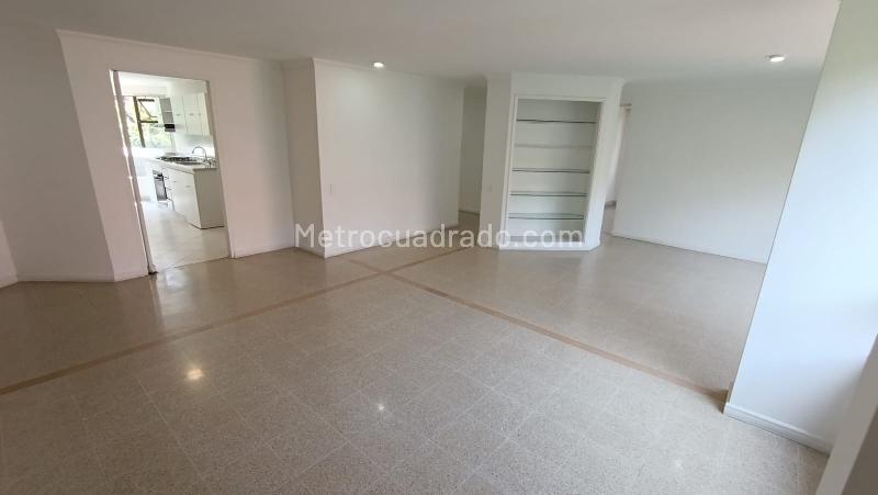 Spacious 4BR Apartment with Natural Light in El Tesoro - 3