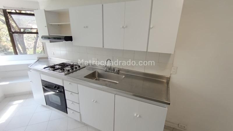 Spacious 4BR Apartment with Natural Light in El Tesoro - 4