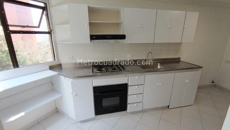 Spacious 4BR Apartment with Natural Light in El Tesoro - 5