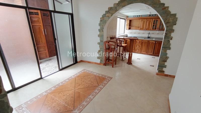 Bright 2BR Apartment in San Bernardo - 4