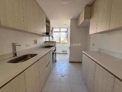 Apartamento de 3 alcobas en arriendo en Las Lomas 1, Medellín, 100 m² · foto 5 de 15