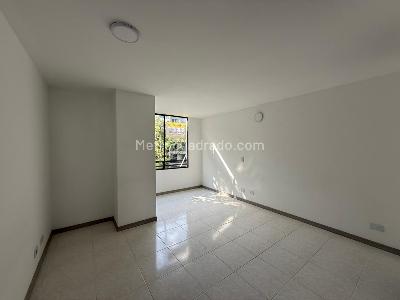 Apartamento de 3 alcobas en arriendo en Las Lomas 1, Medellín, 100 m² · foto 13 de 15