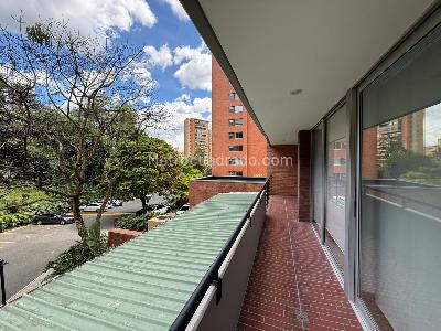 Apartamento de 3 alcobas en arriendo en Loma De Los Gonzalez, Medellín, 118 m² · foto 3 de 10