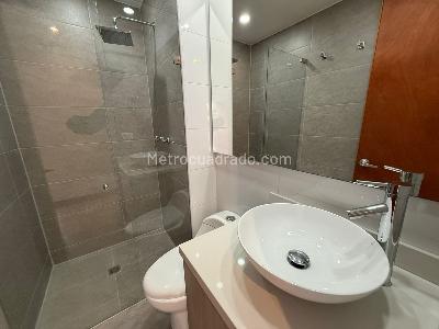 Apartamento de 3 alcobas en arriendo en Loma De Los Gonzalez, Medellín, 118 m² · foto 4 de 10